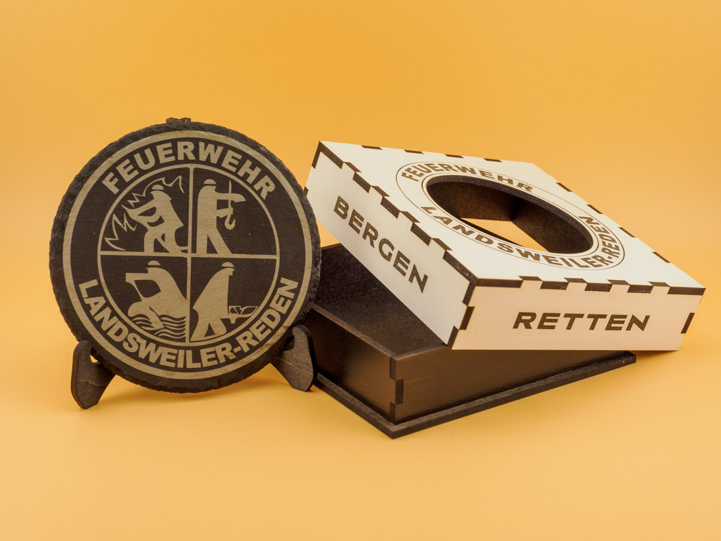 Schiefer Untersetzer Feuerwehr mit Holzbox – personalisiert mit Name/Ort – Geschenk Feuerwehrmann Kamerad