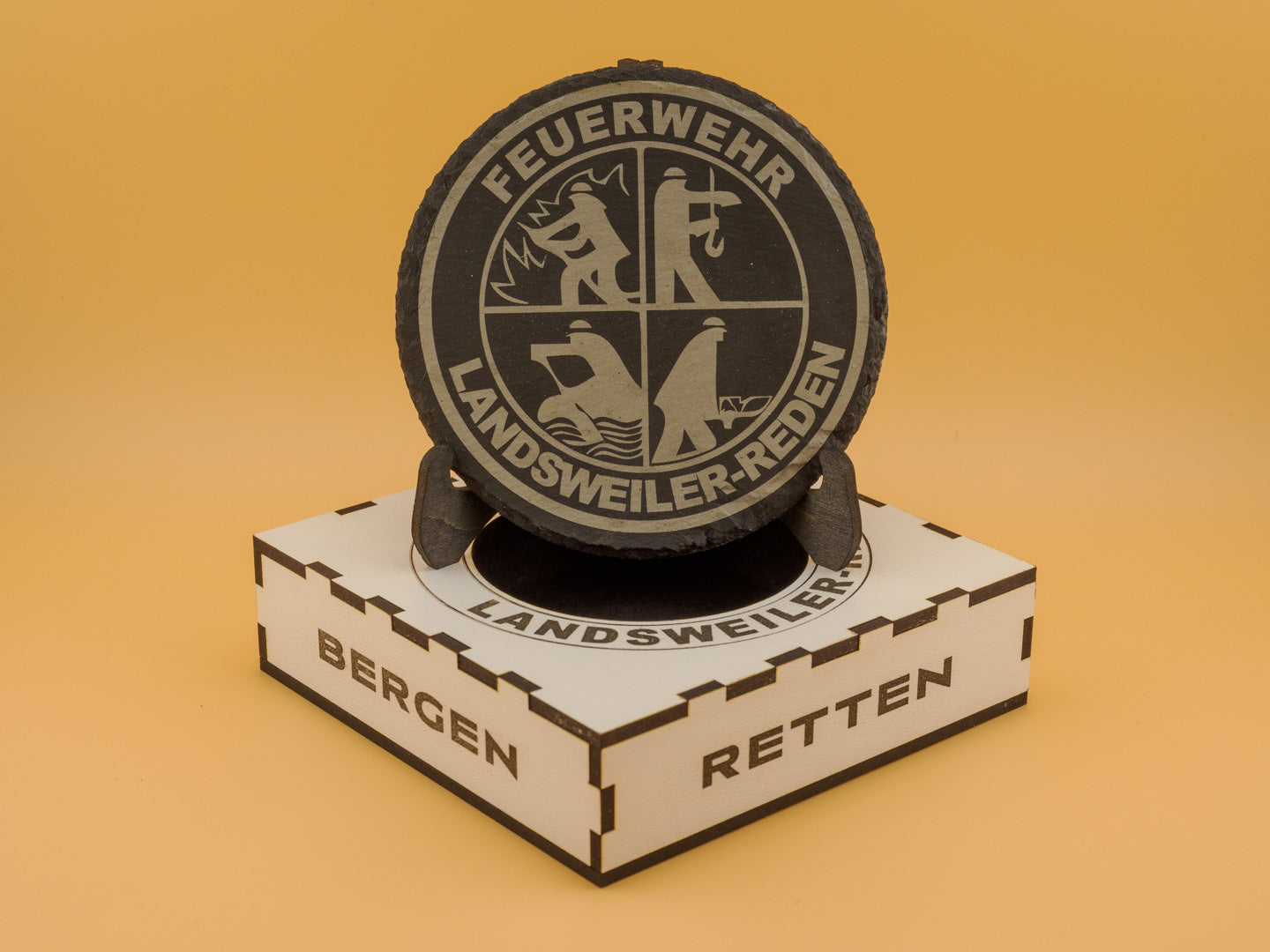 Schiefer Untersetzer Feuerwehr mit Holzbox – personalisiert mit Name/Ort – Geschenk Feuerwehrmann Kamerad